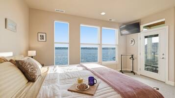 3 bedrooms, desk, iron/ironing board, free WiFi