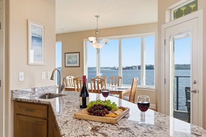 Puget Sound Waterfront, Kayaks + Mt Rainier, 3BR