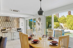 Dining - Casa Del Solstice - Midcentury Pool & Spa Retreat (Palm Springs)