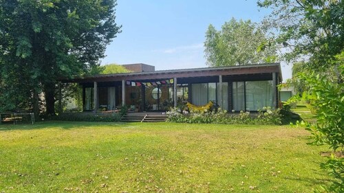 Premium Cabin in Delta Neighborhood with Private Dock- Kayaks- Swimming Pool-Fishing