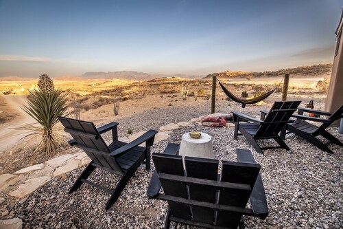 Eclectic Cabin/House - Walk to Ghost Town - Minutes from Big Bend National Park