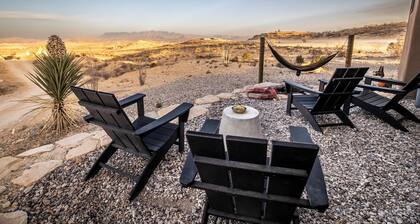 Eclectic Cabin/House - Walk to Ghost Town - Minutes from Big Bend National Park