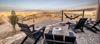 Eclectic Cabin/House - Walk to Ghost Town - Minutes from Big Bend National Park