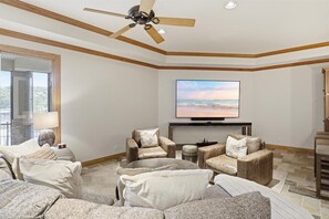 TV, fireplace, offices - Porto Cima, Dock, sleeps 22, 5br, NEW ! (Sunrise Beach)