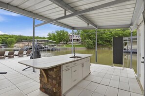 Terrace/patio - Porto Cima, Dock, sleeps 22, 5br, NEW ! (Sunrise Beach)