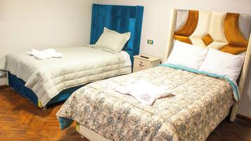 Chambre Double, patio, vue ville | Wi-Fi gratuit