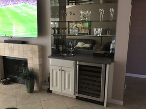 Interior - INCREDIBLE GOLF COURSE AND MOUNTAIN VIEWS !!!
Adjacent to the largest 30 M Pool! (Palm Desert)