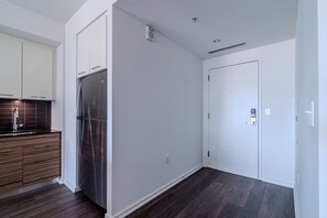 Interior - Cozy 1-bedroom apartment with AC in adorable Tysons corner (Tysons)
