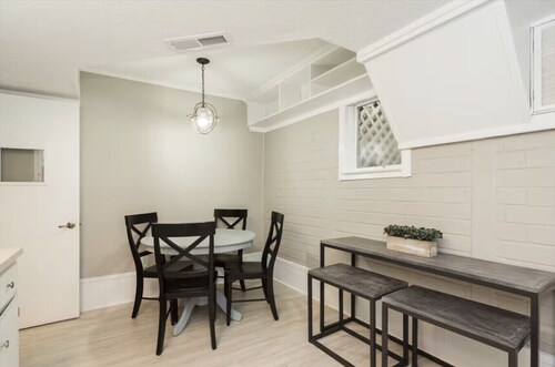 Spacious Chapel Hill Retreat Near UNC | Hot Tub, Fire Pit, Sleeps 12.