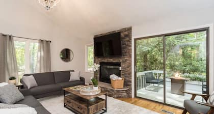 Spacious Chapel Hill Retreat Near UNC | Hot Tub, Fire Pit, Sleeps 12.