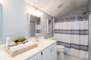 Bathroom - Waterfront Chapel Hill Retreat Near UNC | Sleeps 10 (Chapel Hill)