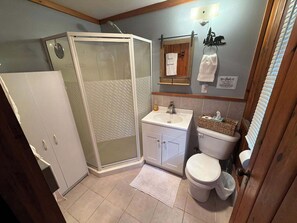 Shower, hair dryer, towels, toilet paper - Cozy 2-bedroom cabin in lovely Hayward, WI on Nelson Lake (Hayward)