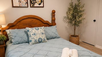 3 bedrooms, iron/ironing board, WiFi, bed sheets