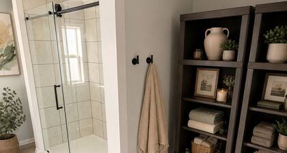 Modern Cozy Retreat Near ECU & ECU Health