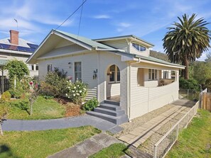 Exterior - Spacious Stay in New Norfolk (New Norfolk)