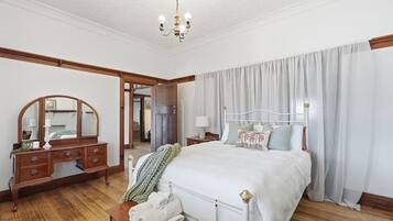 Iron/ironing board, travel cot, WiFi, bed sheets