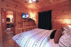 Free WiFi, bed sheets - Honeymoon Ridge- Luxury Mountaintop Cabin (Bryson City)