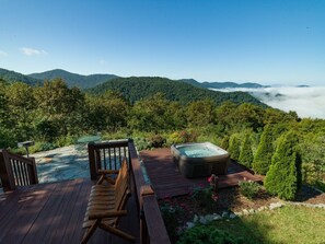 Terrace/patio - Honeymoon Ridge- Luxury Mountaintop Cabin (Bryson City)