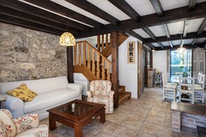 TV, video games, books - House in Poo Llanes with garden near the beach - Conce (Poo De Llanes)