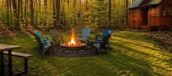 .8 Mile from South Higgins Lake Park 2.5 bedroom Firepit SUP Game Room Fireplace