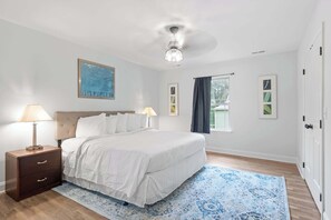 Iron/ironing board, WiFi, bed sheets - Mins to Downtown, Park, & Zoo! Crafty on Hoyt (Chattanooga)