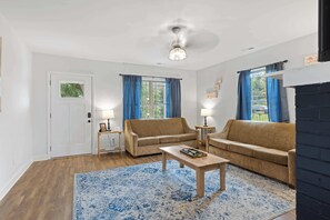 TV, offices - Mins to Downtown, Park, & Zoo! Crafty on Hoyt (Chattanooga)