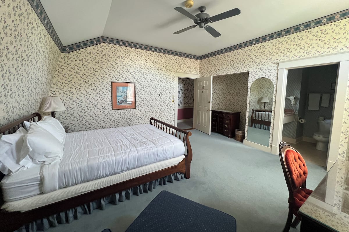 Standard Double Room | Free WiFi