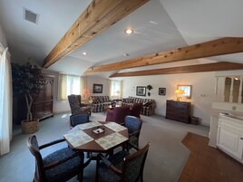 Studio Suite | Interior