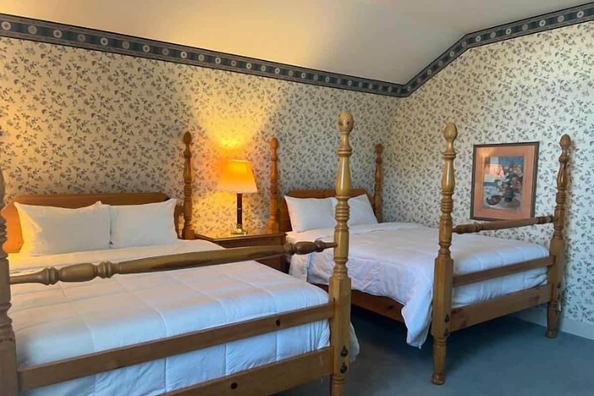 Double Room, 2 Queen Beds, Non Smoking | Bathroom | Hair dryer, towels, soap, shampoo