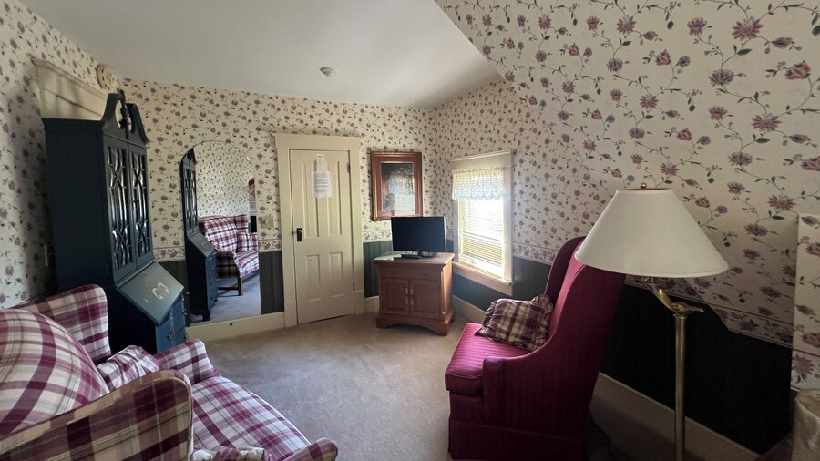 Strawtown Inn & Events
