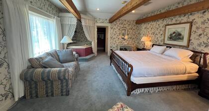 Strawtown Inn & Events