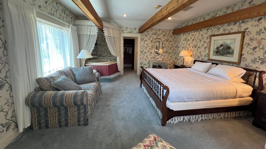 Strawtown Inn & Events