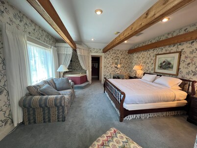 Strawtown Inn & Events