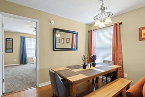 Dining - Mins to Downtown! Deck & Firepit - Elmwood Retreat (Chattanooga)