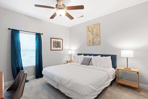 Iron/ironing board, WiFi, bed sheets - Minutes to the Zoo & Downtown! - McCallie Dugout (Chattanooga)