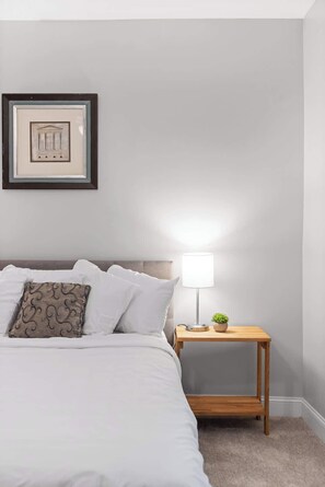 Iron/ironing board, WiFi, bed sheets - Minutes to the Zoo & Downtown! - McCallie Dugout (Chattanooga)