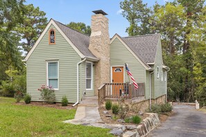Exterior - Near Downtown, Park & Zoo! Trendy Ridgeland Tudor (Chattanooga)