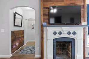 Interior - Near Downtown, Park & Zoo! Trendy Ridgeland Tudor (Chattanooga)