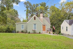 Exterior - Near Downtown, Park & Zoo! Trendy Ridgeland Tudor (Chattanooga)
