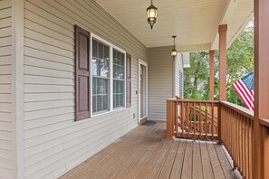 Terrace/patio - Near Downtown & UT Chattanooga - Highland Hideaway (Chattanooga)