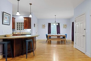Dining - Near Downtown & UT Chattanooga - Highland Hideaway (Chattanooga)