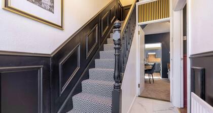 Luxury Vintage Townhouse I Central Derry City