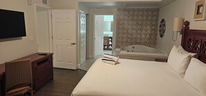5 bedrooms, iron/ironing board, Internet, bed sheets - Charming 5-bedroom, 5-bathrom resort villa near Florida's major attractions. (Kissimmee)