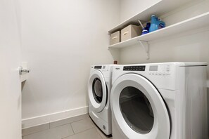 Interior - Bright Corner 2BR Retreat w/ Pool & Open Living (Austin)