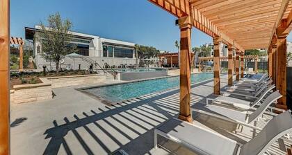 Spacious 2BR Corner Unit w/ Pool, Bright Layout