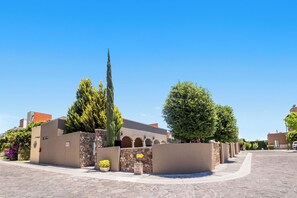 Property grounds - Casa Milagros Luxury & Comfort in SMA (San Miguel de Allende)