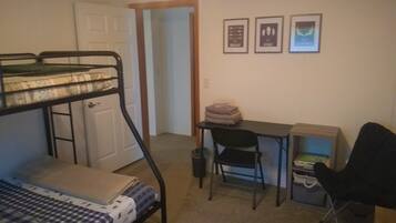 3 bedrooms, desk, iron/ironing board, WiFi
