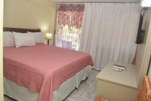 Habitación clásica, vista al jardín | Wifi gratis 