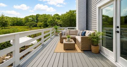 Hyannis Waterfront Cape Retreat. Walk to 3 Beaches, Ferry & Main St