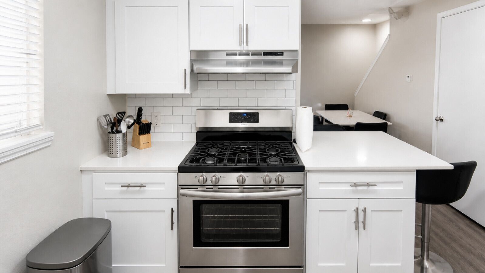 Fridge, oven, stovetop, dishwasher